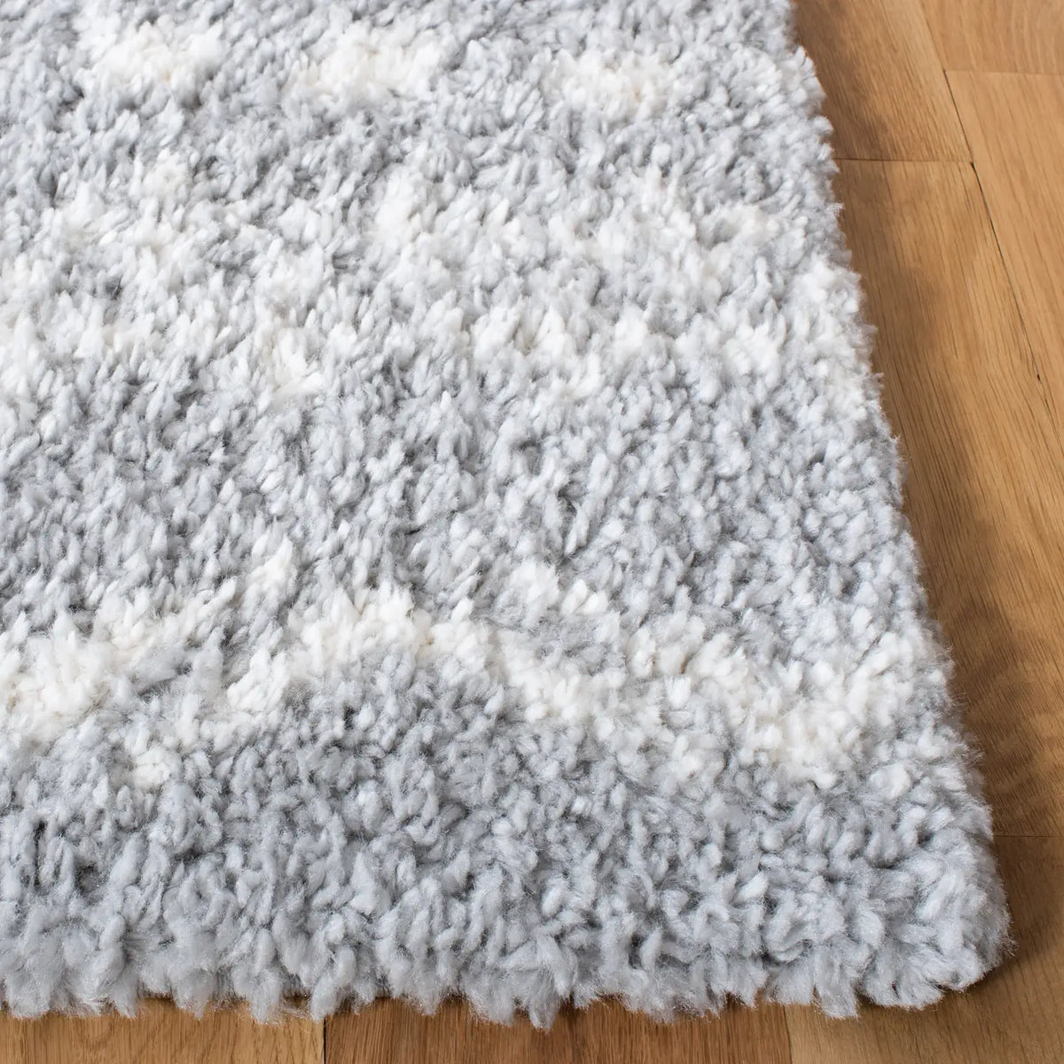 Safavieh Parma Shag 4'-0" x 6'-0" Rug in Grey / Ivory