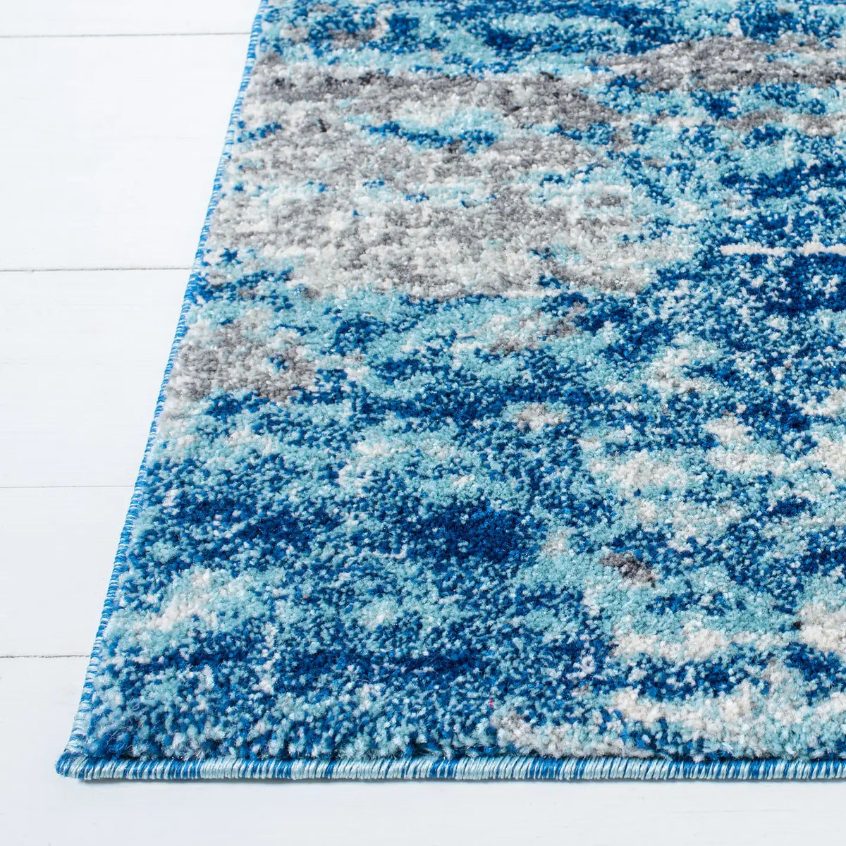 Safavieh Evoke 4'-0" x 6'-0" Rug in Light Blue / Grey