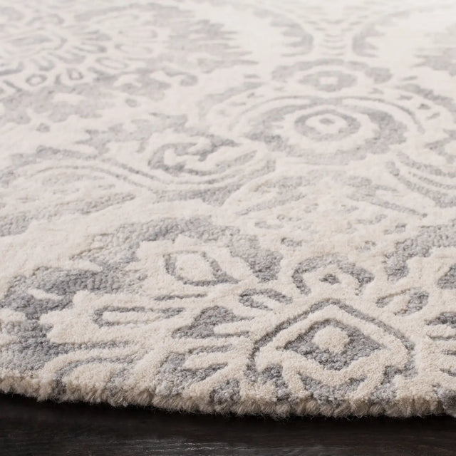 Safavieh Dip Dye 7'-0" x 7'-0" Rug in Silver / Ivory