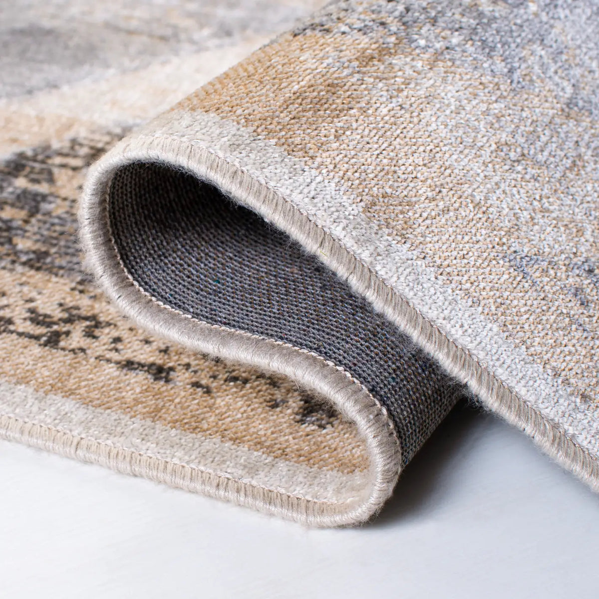 Safavieh Atlas 5'-3" x 7'-7" Rug in Charcoal / Grey