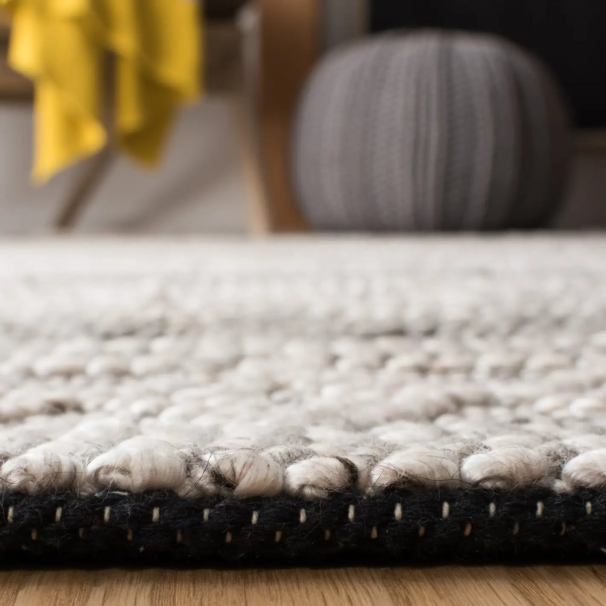 Safavieh Natura 5'-0" x 8'-0" Rug in Silver