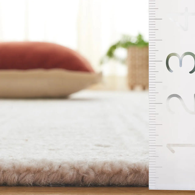 Safavieh Harvest 4'-0" x 6'-0" Rug in Beige / Ivory