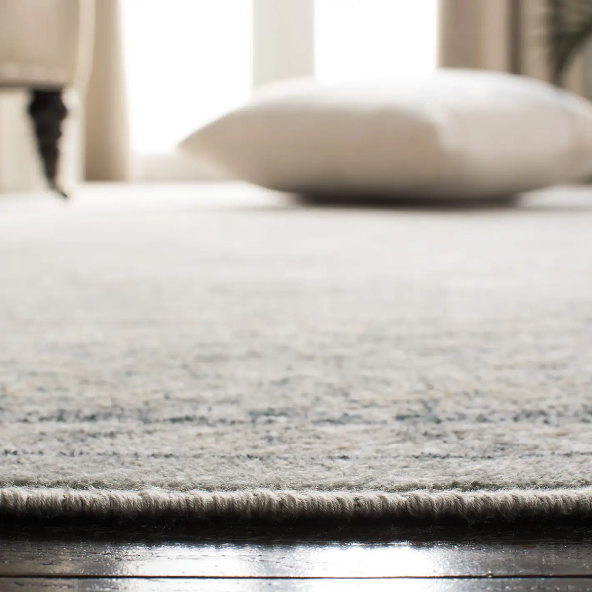 Safavieh Vintage 4'-0" x 5'-7" Rug in Light Blue
