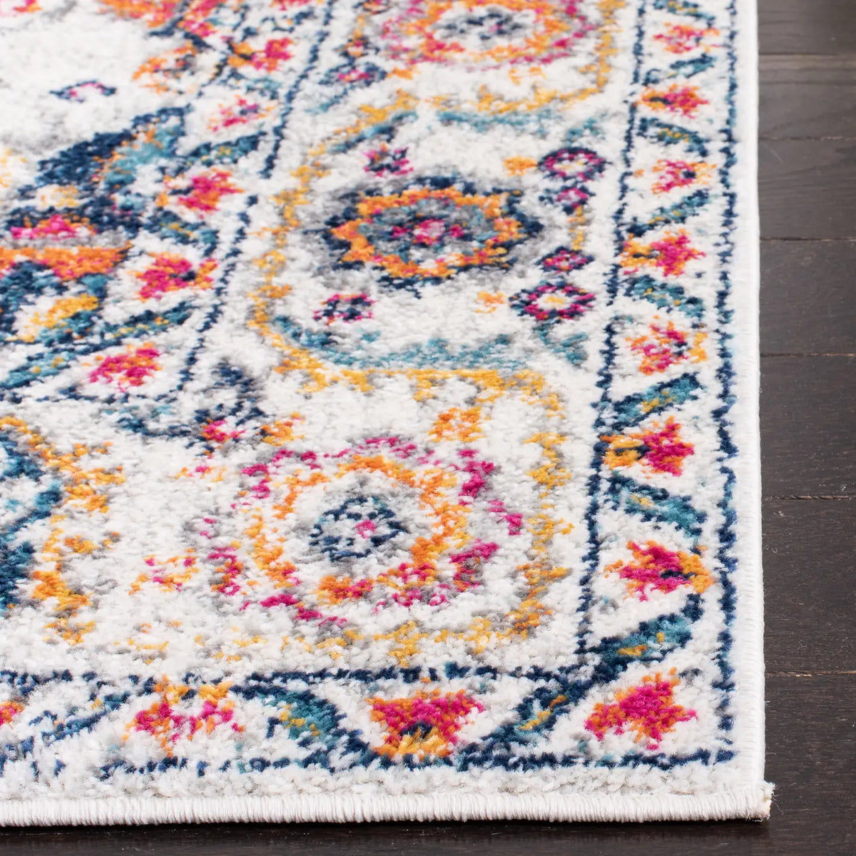 Safavieh Madison 4'-0" x 6'-0" Rug in Fuchsia / Ivory
