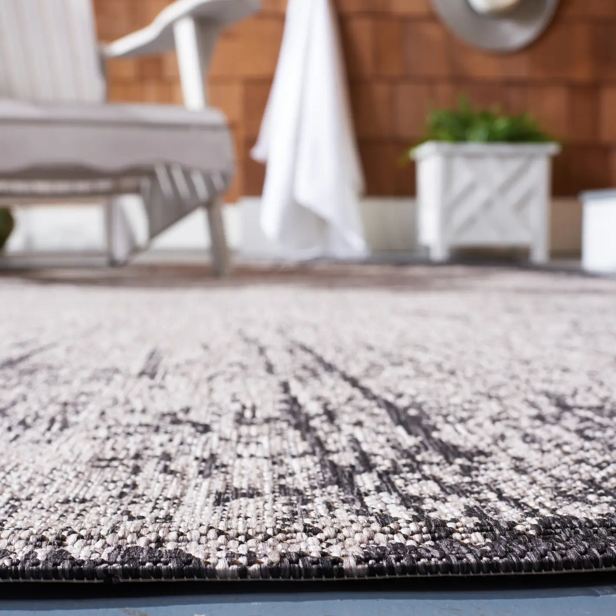 Safavieh Courtyard 4'-0" x 5'-7" Rug in Beige / Black