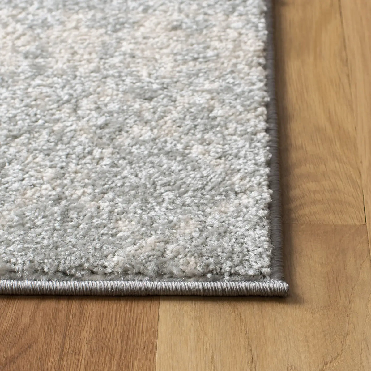 Safavieh Tulum 4'-0" x 6'-0" Rug in Light Grey / Ivory