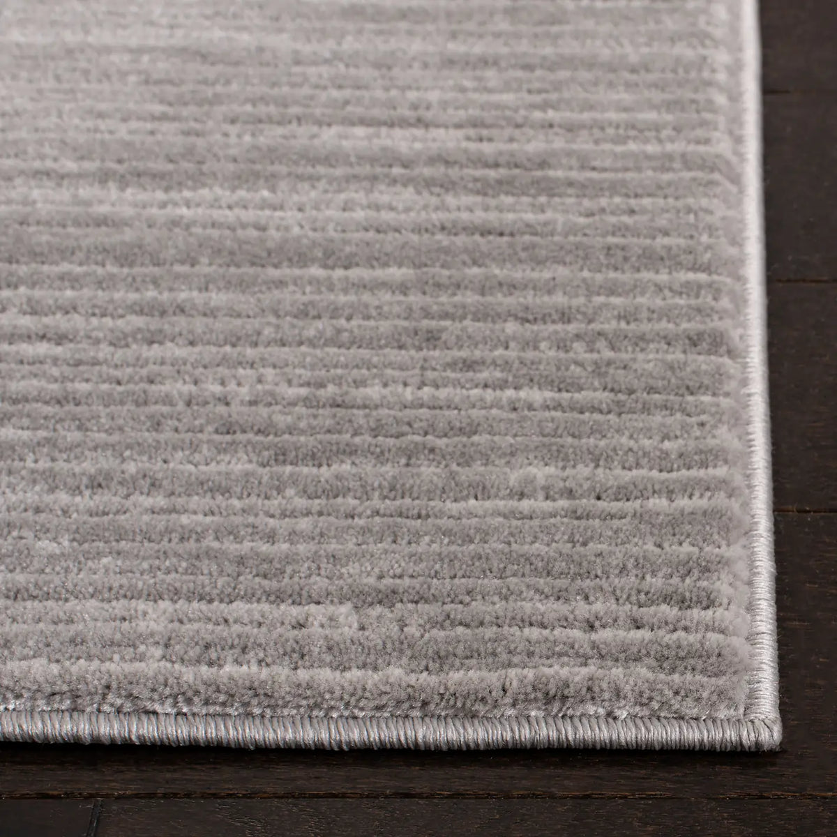 Safavieh Vision 4'-0" x 6'-0" Rug in Silver