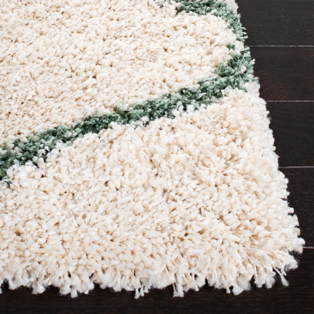 Safavieh Hudson Shag 4'-0" x 6'-0" Rug in Ivory / Green