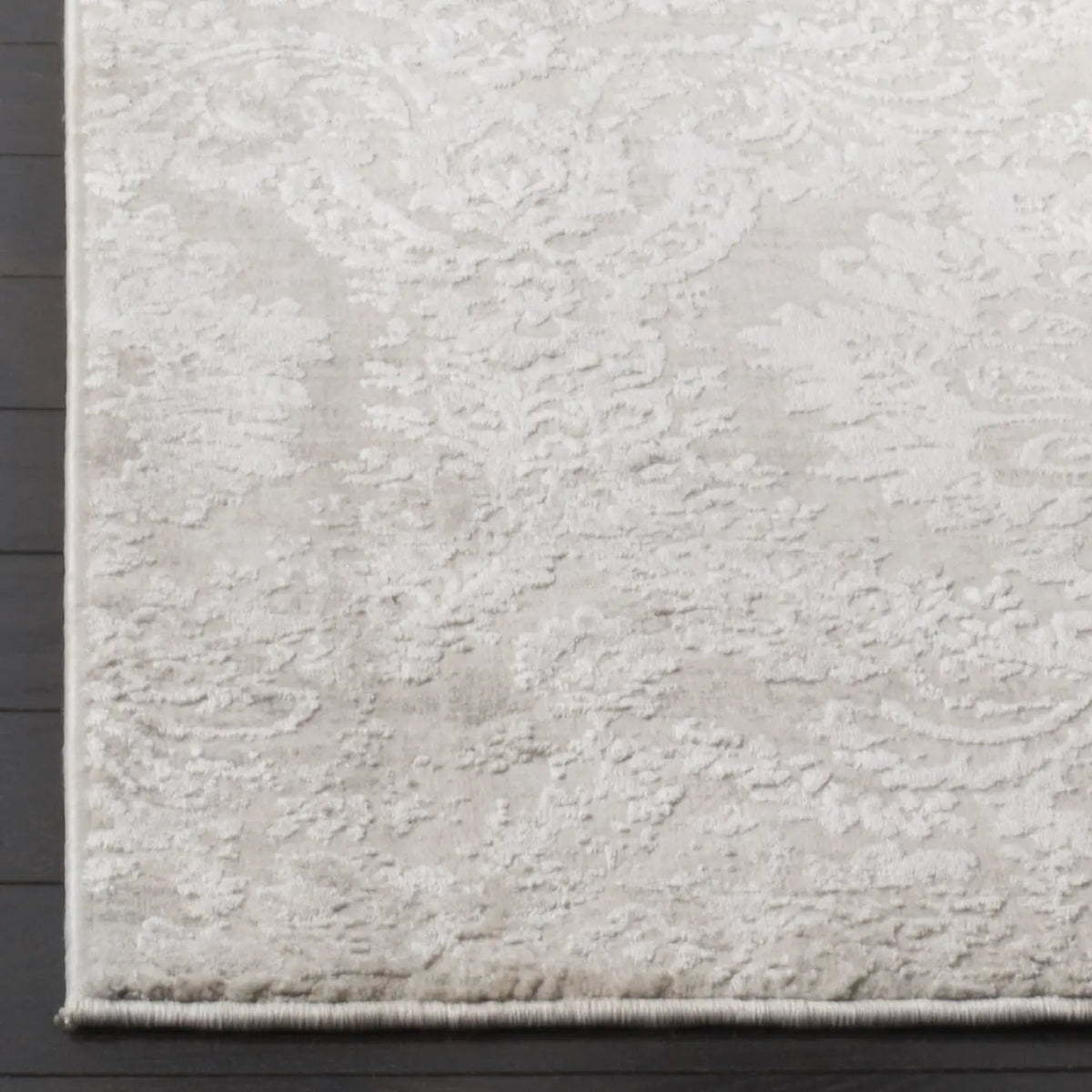 Safavieh Princeton 5'-3" x 7'-6" Rug in Silver / Beige
