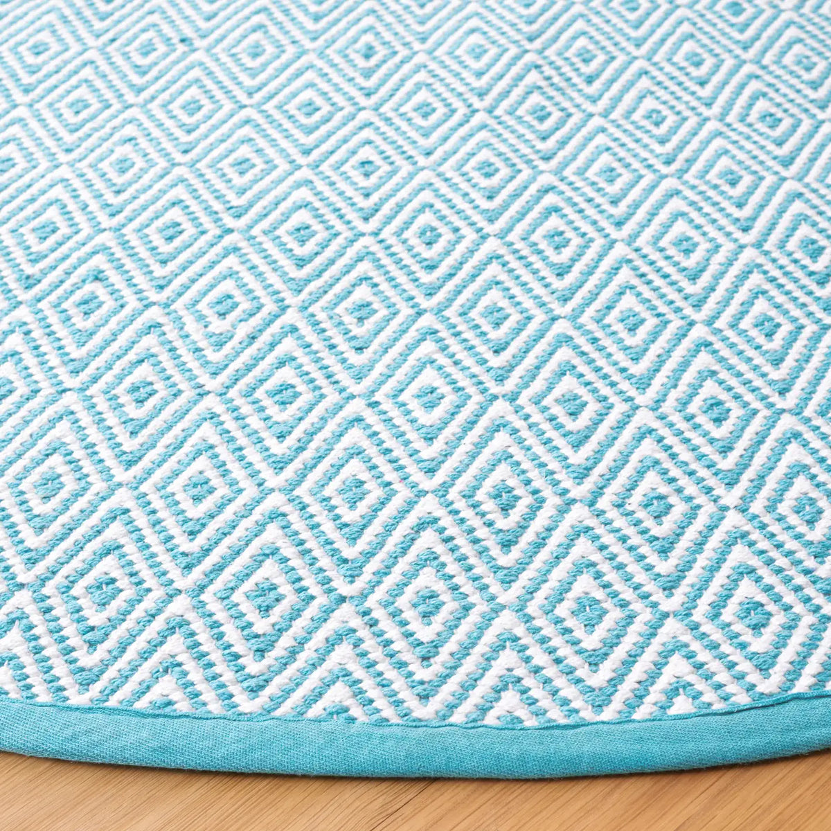 Safavieh Montauk 6'-0" x 6'-0" Rug in Ivory / Aqua