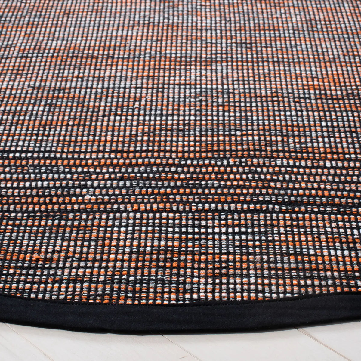 Safavieh Montauk 6'-0" x 6'-0" Rug in Orange / Black