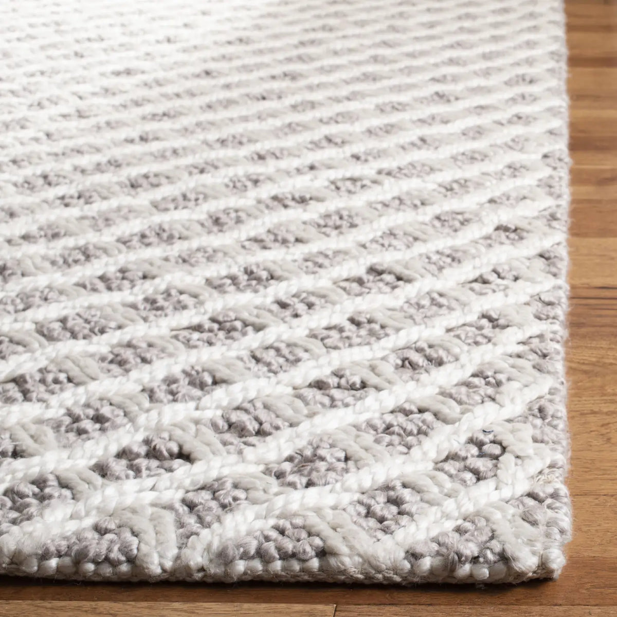 Safavieh Natura 5'-0" x 8'-0" Rug in Ivory / Beige