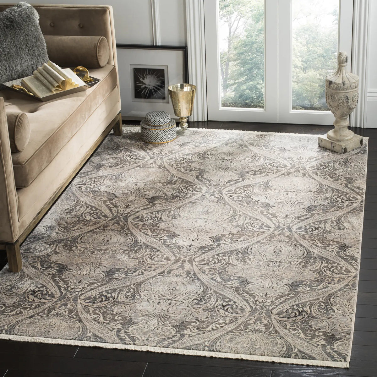 Safavieh Vintage Persian 4'-0" x 6'-0" Rug in Grey / Charcoal