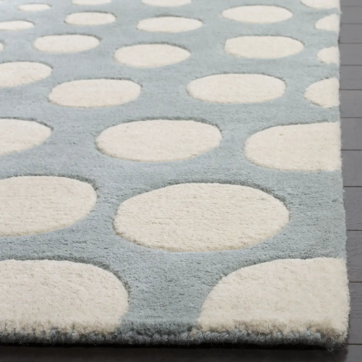 Safavieh Soho 3'-6" x 5'-6" Rug in Blue / Ivory