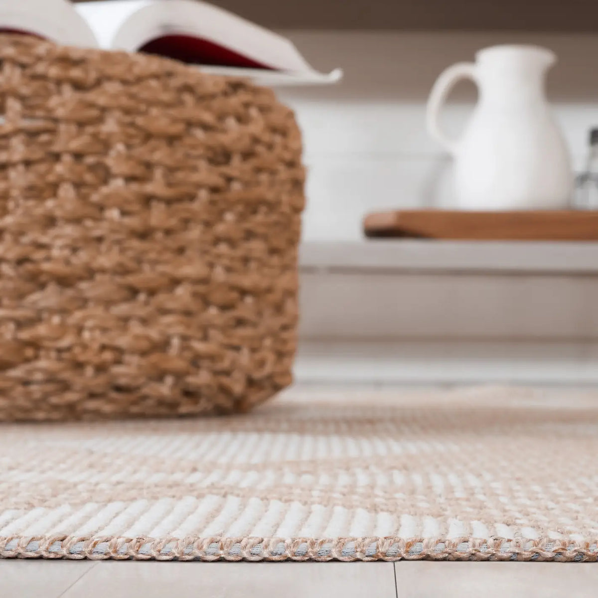 Safavieh Aspect 4'-0" x 6'-0" Rug in Ivory / Natural