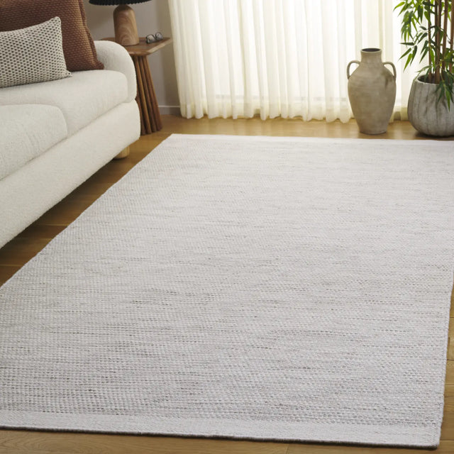 Safavieh Vermont 4'-0" x 6'-0" Rug in Ivory / Beige
