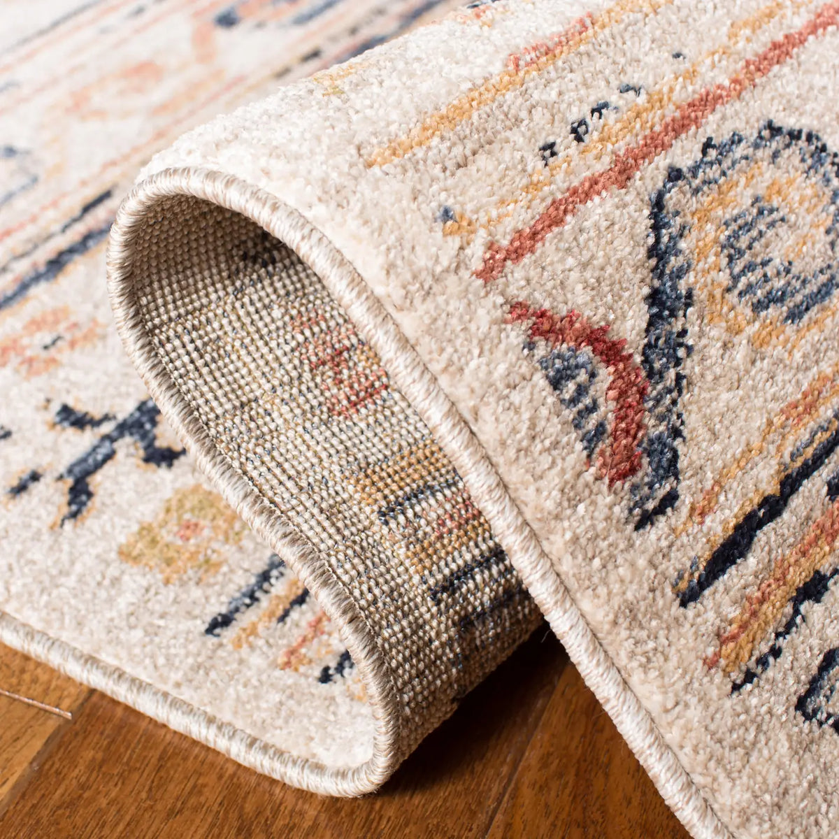 Safavieh Charleston 4'-0" x 6'-0" Rug in Ivory / Rust