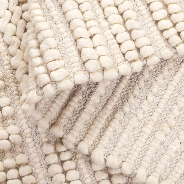Safavieh Natura 4'-0" x 6'-0" Rug in Beige