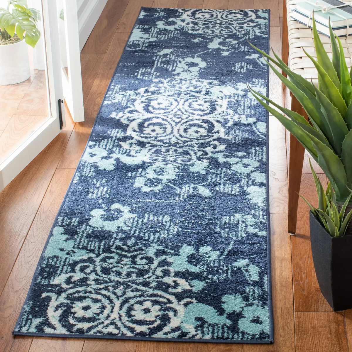 Safavieh Adirondack 2'-2" x 9'-0" Rug in Navy / Aqua