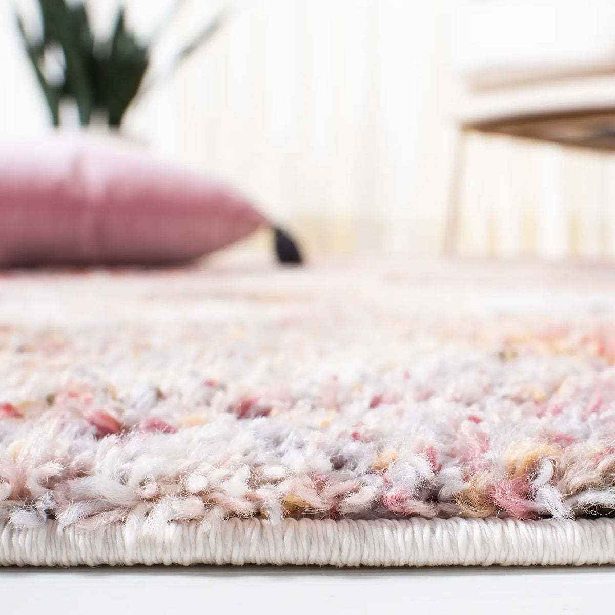 Safavieh Calista 4'-5" x 6'-5" Rug in Ivory / Rust