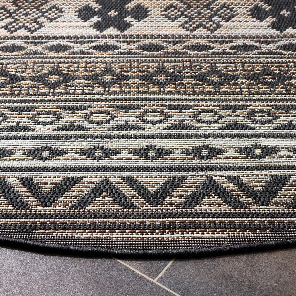 Safavieh Havana 6'-7" x 6'-7" Rug in Brown / Black