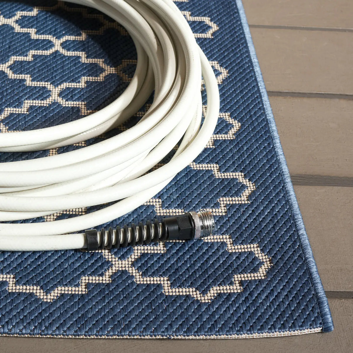 Safavieh Courtyard 4'-0" x 5'-7" Rug in Blue / Beige