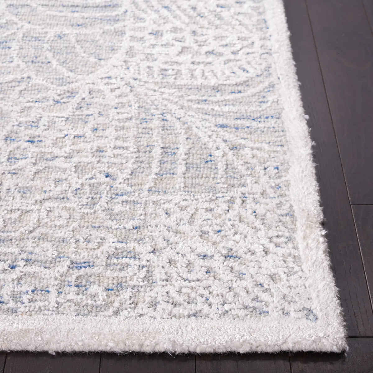 Safavieh Precious 4'-0" x 6'-0" Rug in Blue / Ivory