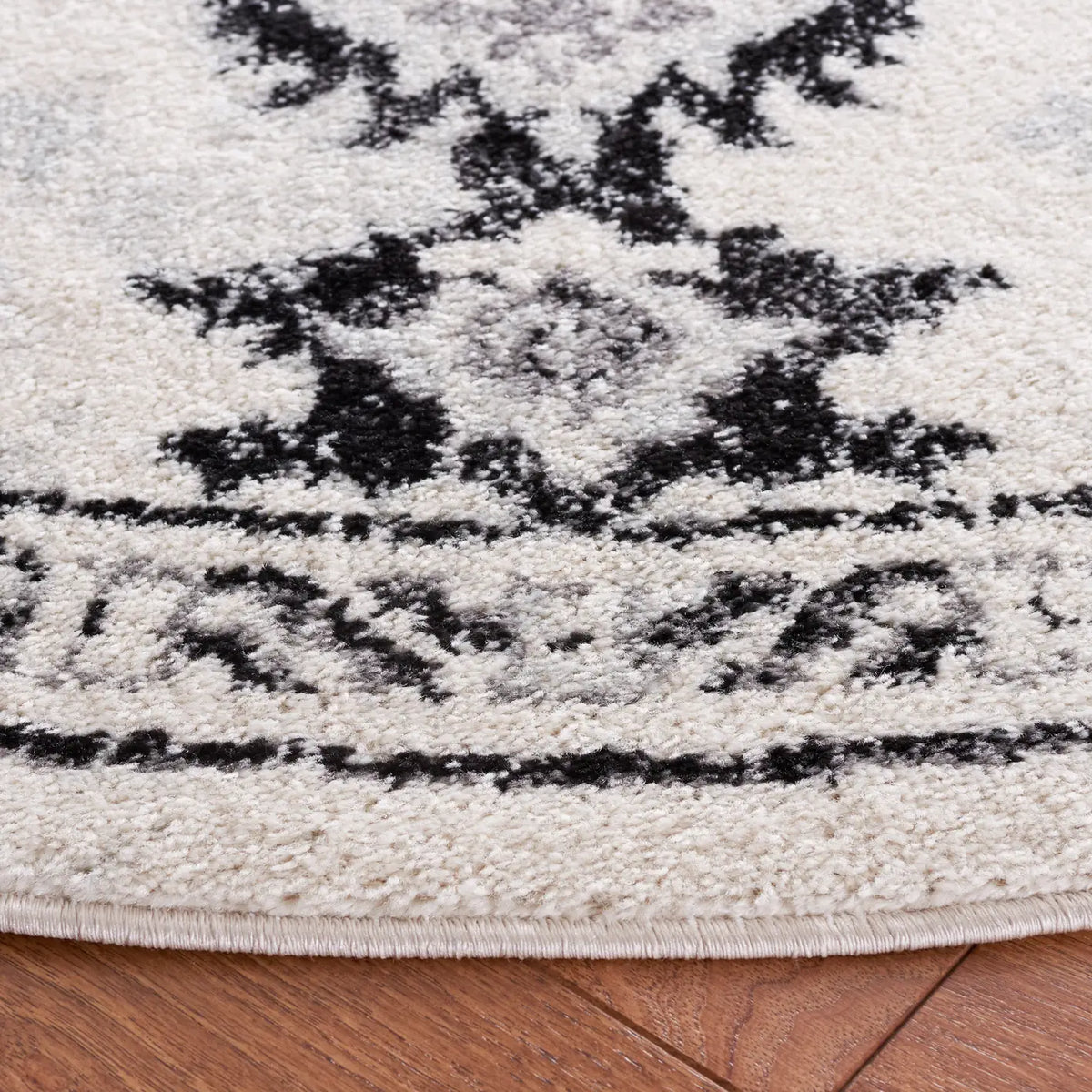 Safavieh Tulum 6'-7" x 6'-7" Rug in Ivory / Black