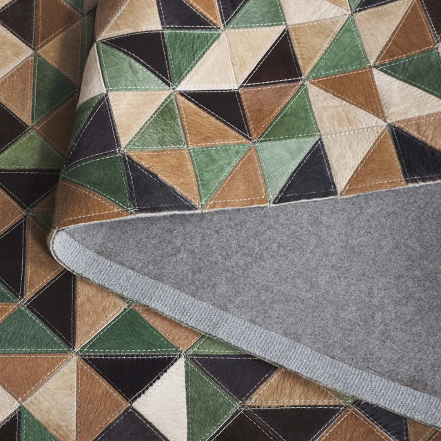 Safavieh Studio Leather 4'-0" x 6'-0" Rug in Green / Light Brown