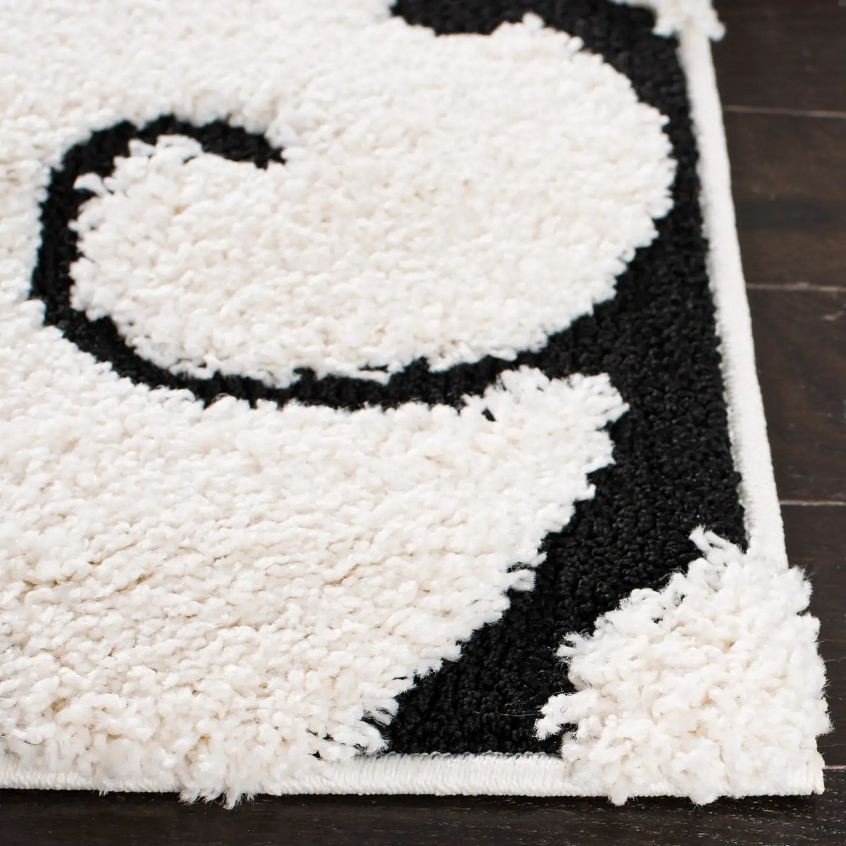 Safavieh Florida Shag 4'-0" x 6'-0" Rug in Ivory / Black