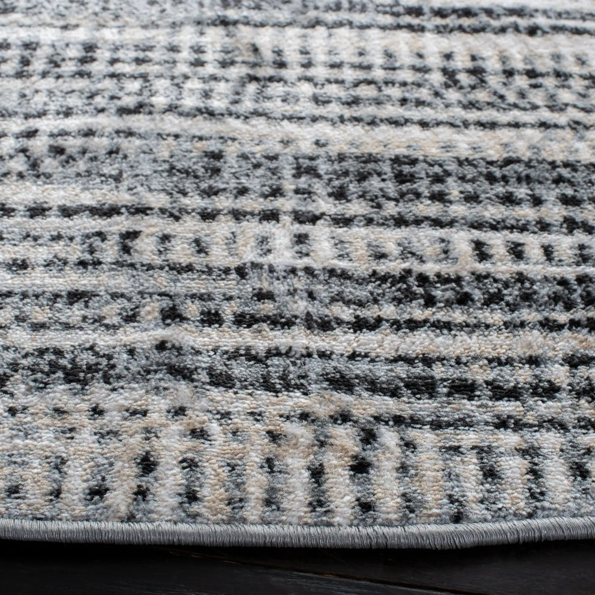 Safavieh Lagoon 6'-7" x 6'-7" Rug in Grey / Ivory