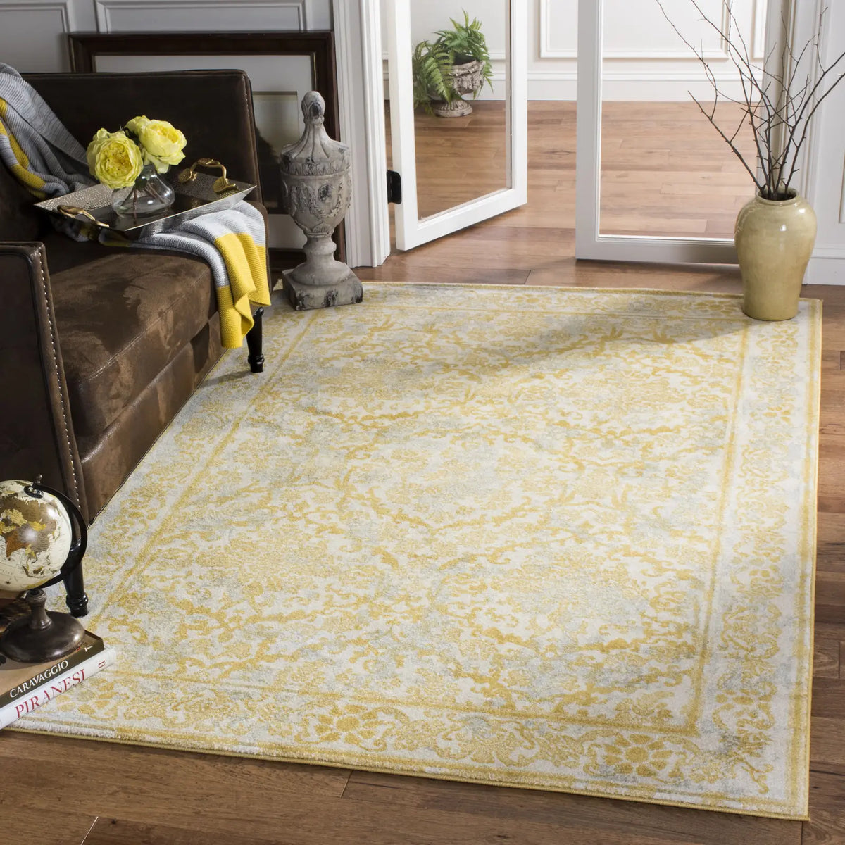 Safavieh Evoke 4'-0" x 6'-0" Rug in Ivory / Gold