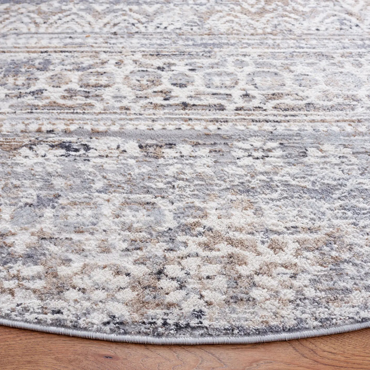 Safavieh Amelia 6'-7" x 6'-7" Rug in Grey / Gold