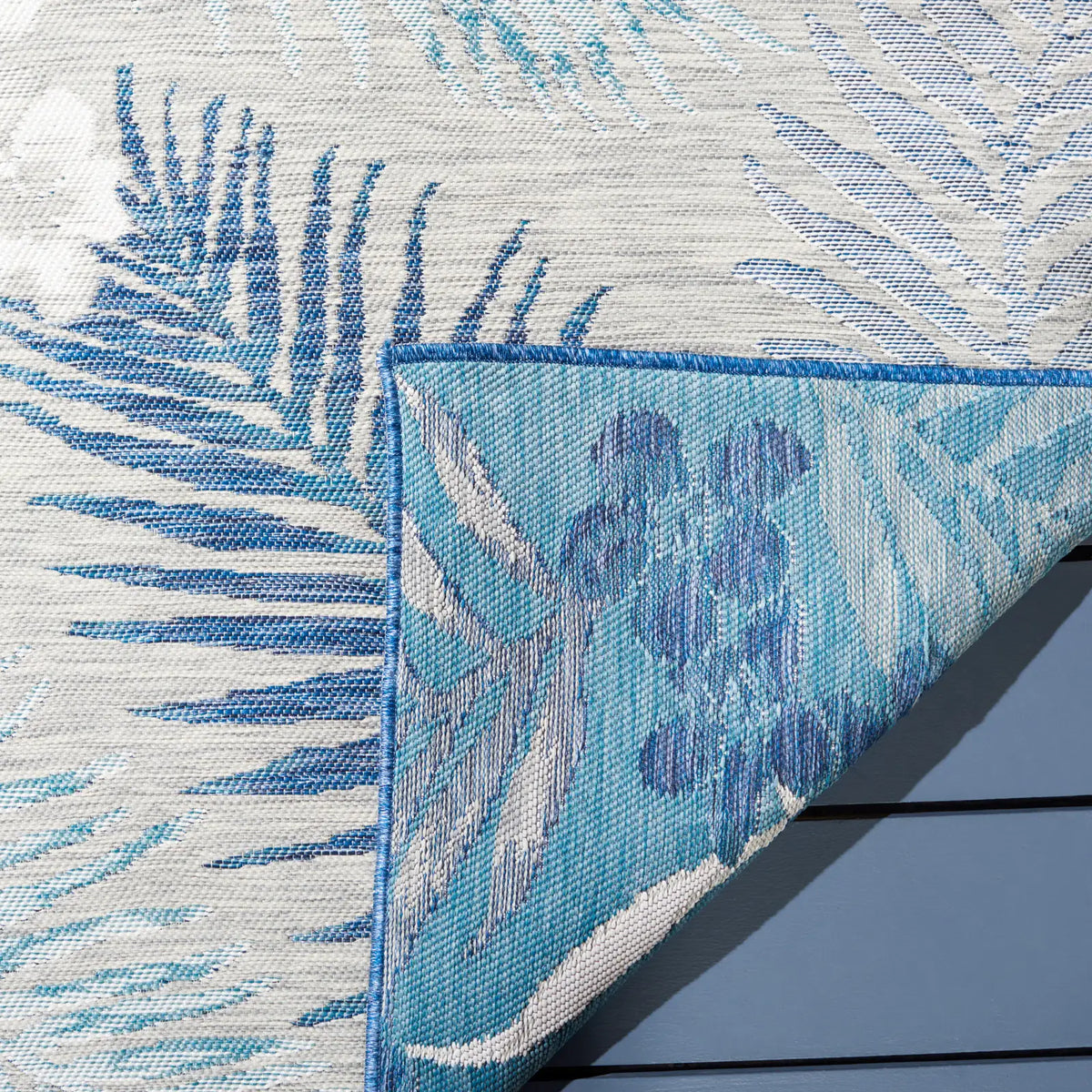 Safavieh Sunrise 4'-0" x 5'-7" Rug in Grey / Blue Ivory