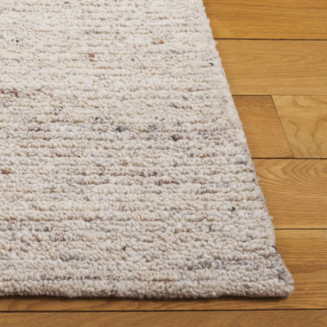 Safavieh Earthly 4'-0" x 6'-0" Rug in Light Beige