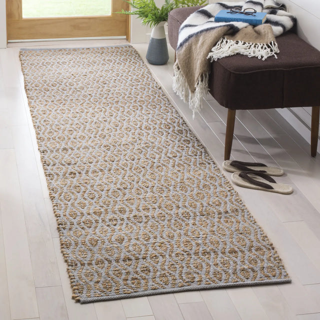 Safavieh Cape Cod 2'-3" x 8'-0" Rug in Silver / Natural