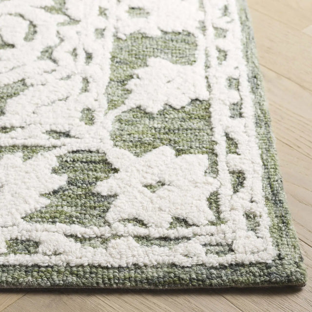 Safavieh Marquee 4'-0" x 6'-0" Rug in Green / Ivory