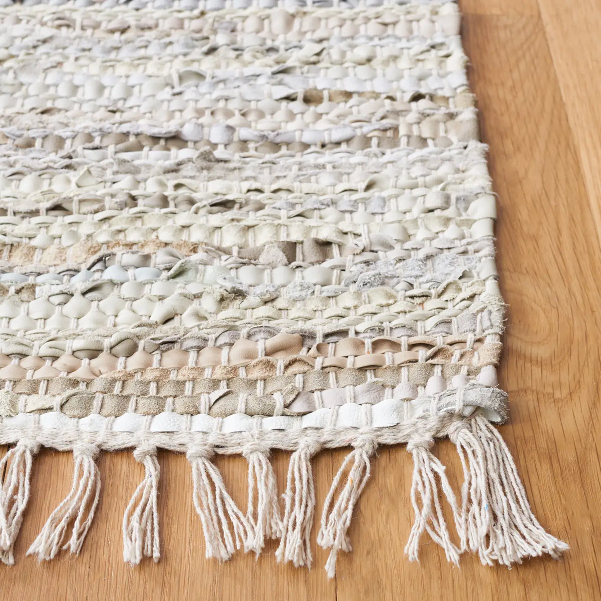 Safavieh Vintage Leather 8'-0" x 10'-0" Rug in Beige