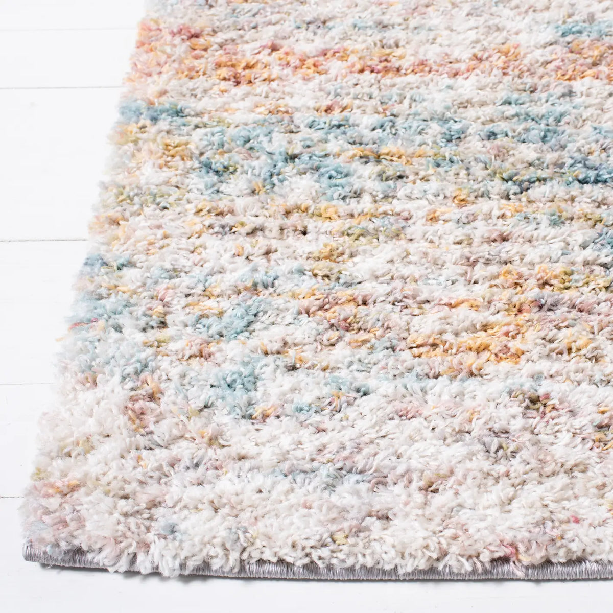 Safavieh Calista 4'-5" x 6'-5" Rug in Ivory / Beige