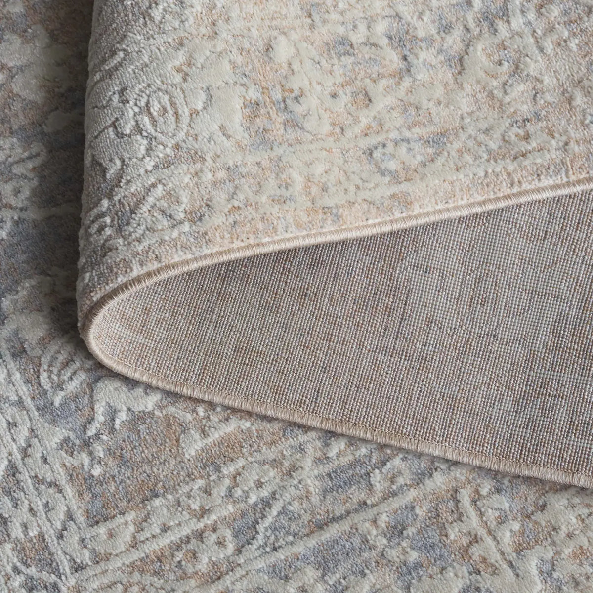 Safavieh Serena 200 5'-3" x 7'-6" Rug in Blue / Ivory Beige