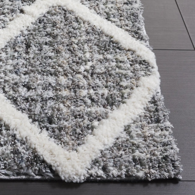 Safavieh Everett Shag 4'-0" x 6'-0" Rug in Grey / Ivory