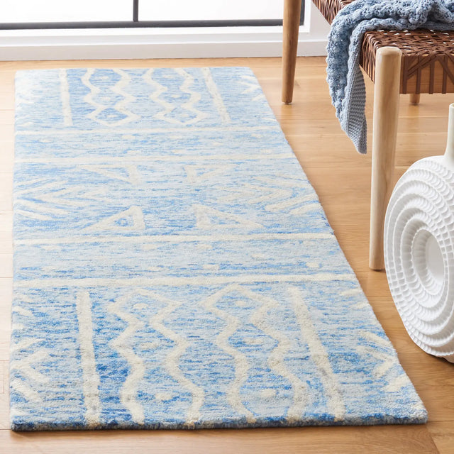 Safavieh Chatham 2'-3" x 7'-0" Rug in Blue / Ivory