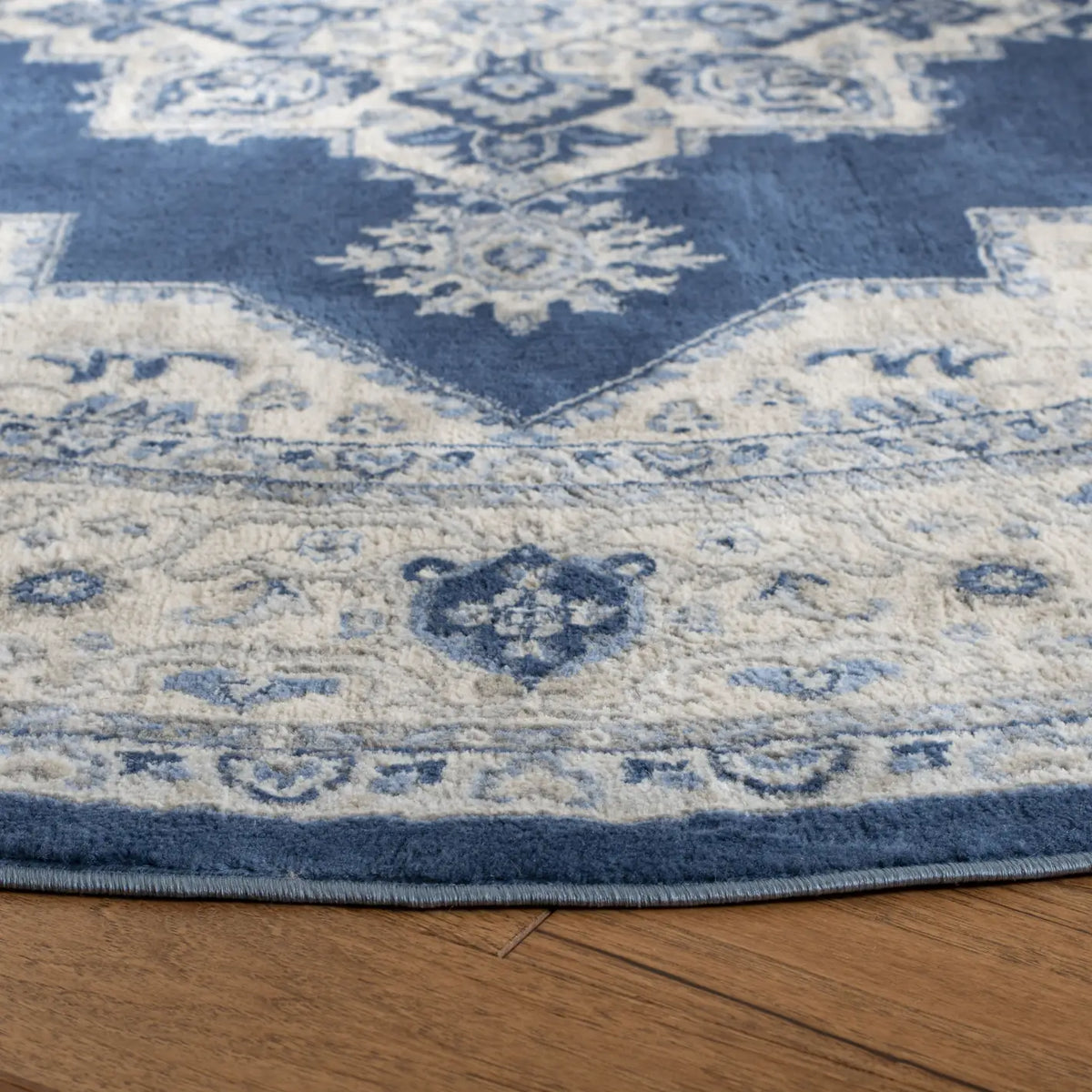 Safavieh Brentwood 5'-0" x 5'-0" Rug in Navy / Creme
