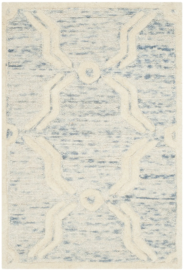 Safavieh Cambridge 2'-0" x 3'-0" Rug in Light Blue / Ivory