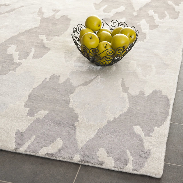 Safavieh Tibetan 6'-0" x 9'-0" Rug in Pearl / Grey