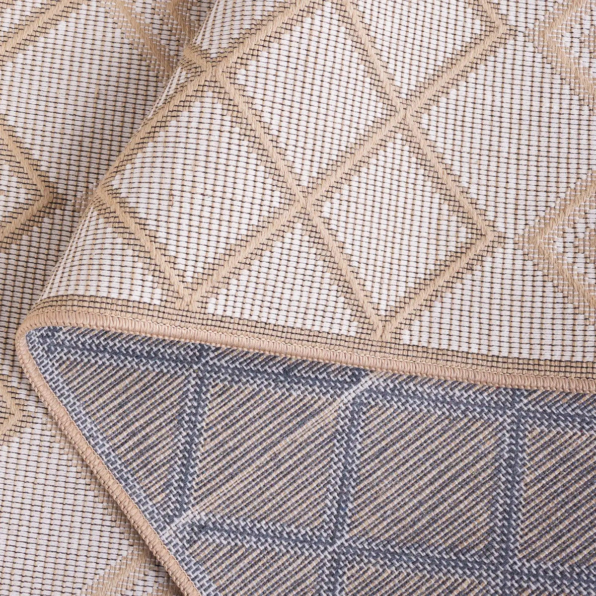 Safavieh Aspect 5'-3" x 7'-6" Rug in Ivory / Natural