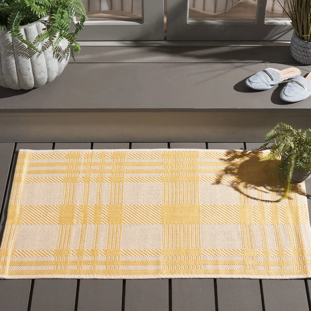 Safavieh Courtyard 2'-0" x 3'-7" Rug in Gold / Beige