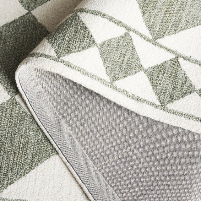Safavieh Ebony 4'-0" x 6'-0" Rug in Sage / Ivory