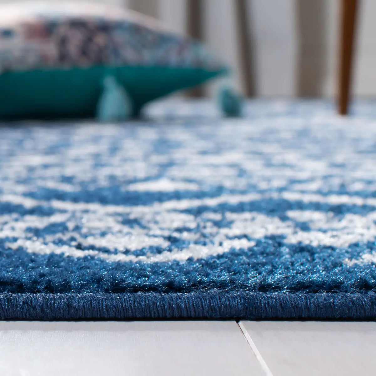Safavieh Tulum 4'-0" x 6'-0" Rug in Navy / Ivory
