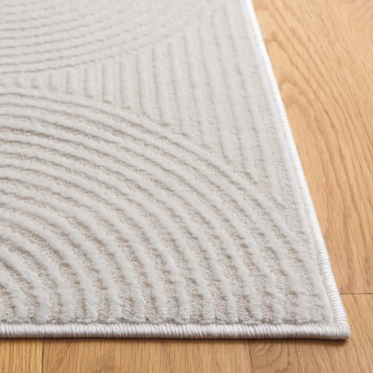 Safavieh Saylor 100 4'-0" x 6'-0" Rug in Ivory